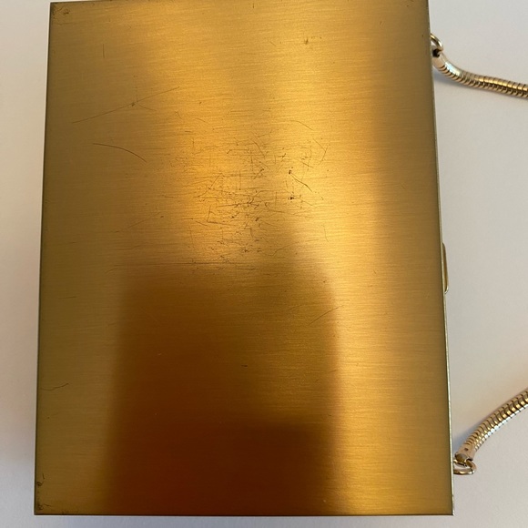 Vintage dance purse, powder, lipstick, comb, cigarette holder. Gold tone - Picture 12 of 13